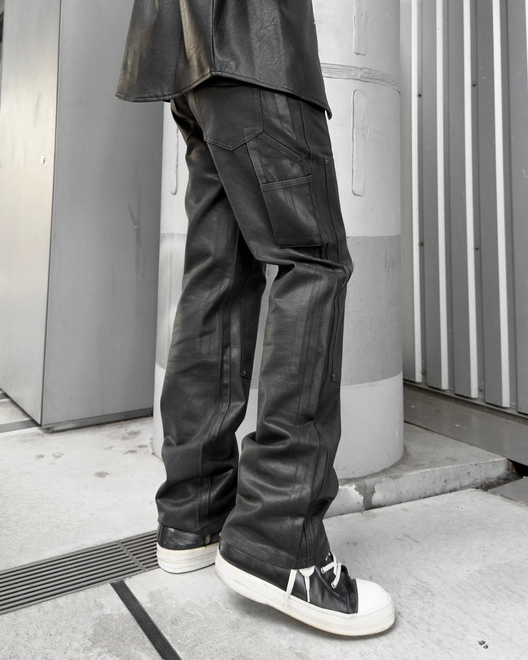 【10月POP-UP先行販售】"Coated Carpenter Double Knee Jeans"