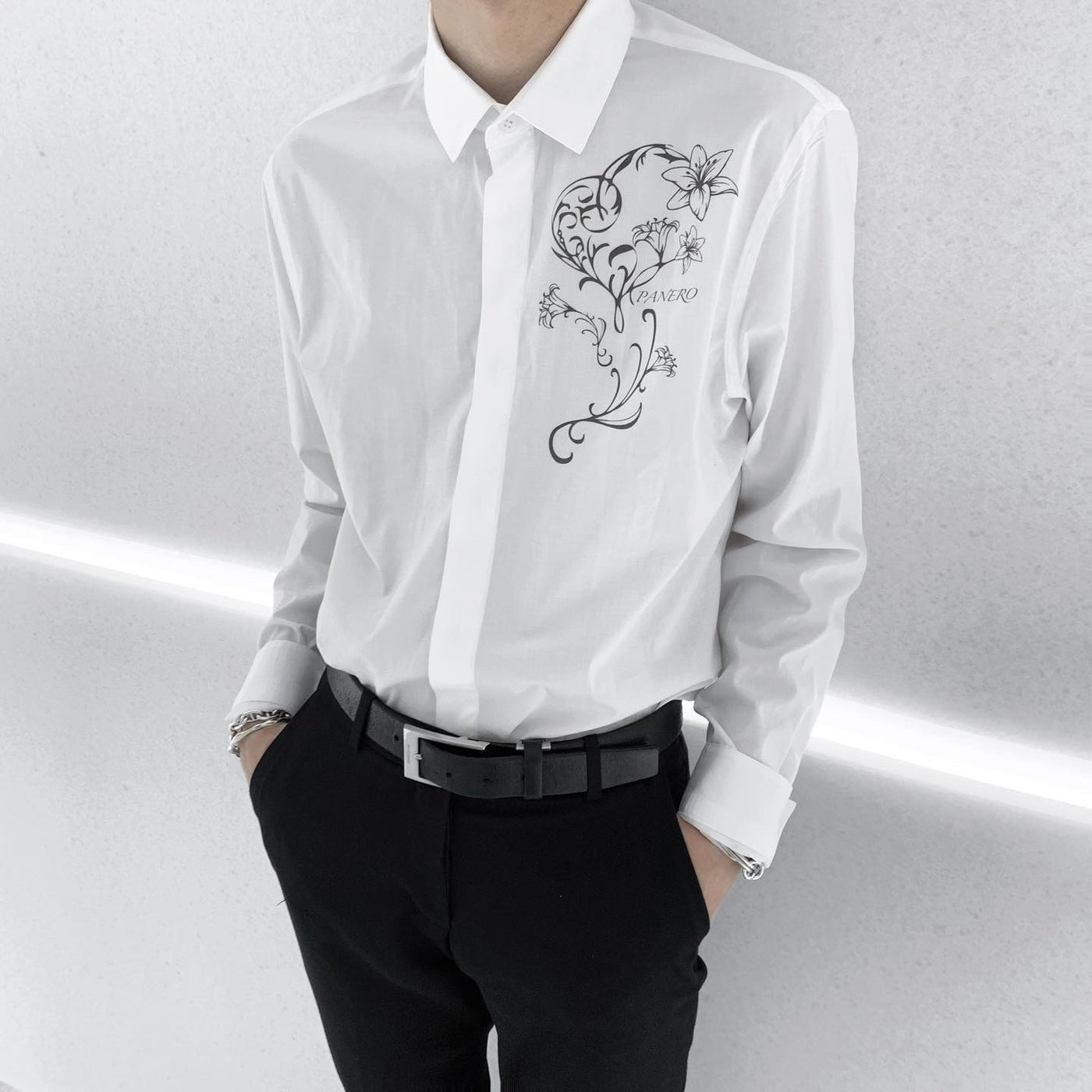 “Lily” flower shirt Hiwa button shirt (white)