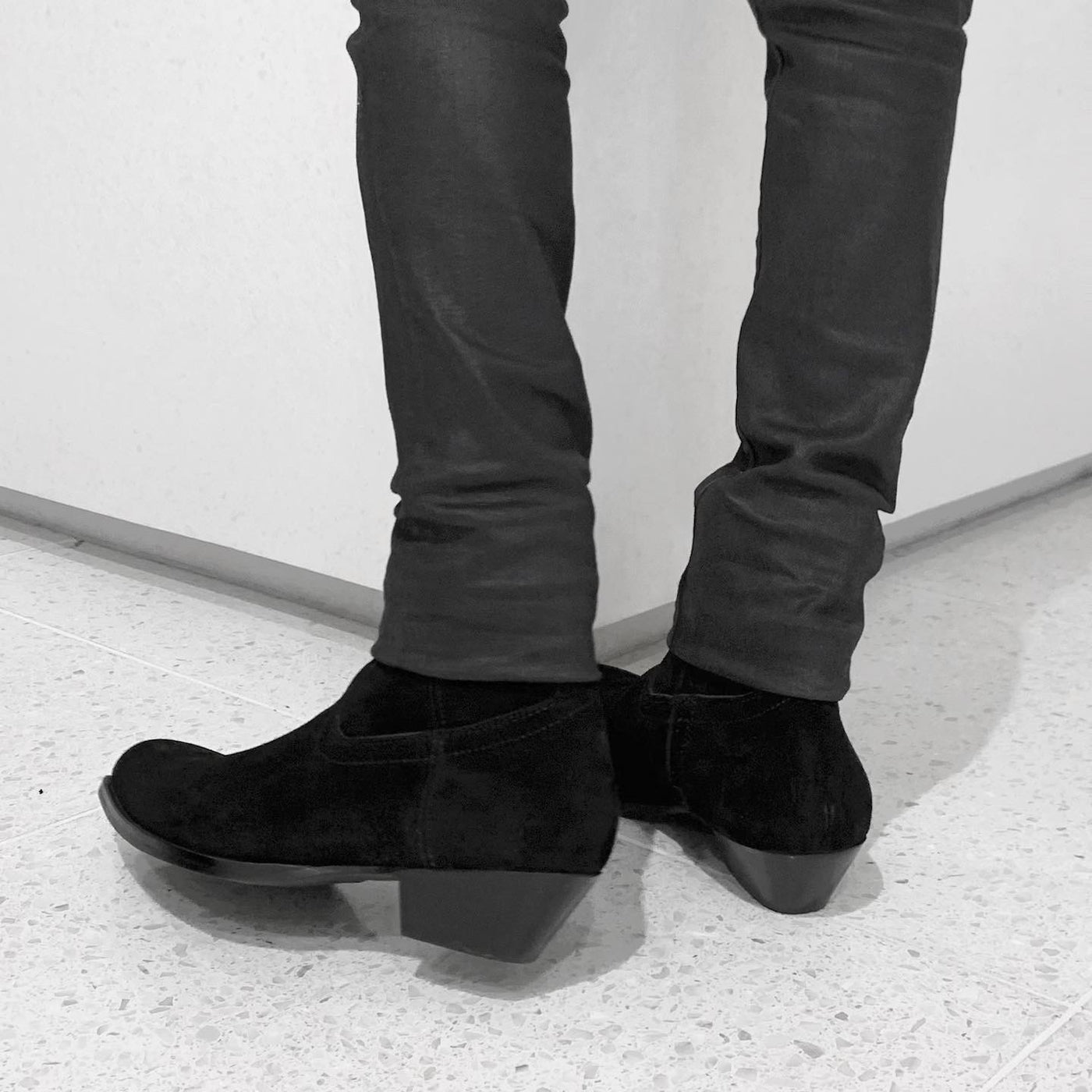 【即納】 40mm heel boots “Diagonal”（スウェードブラック）